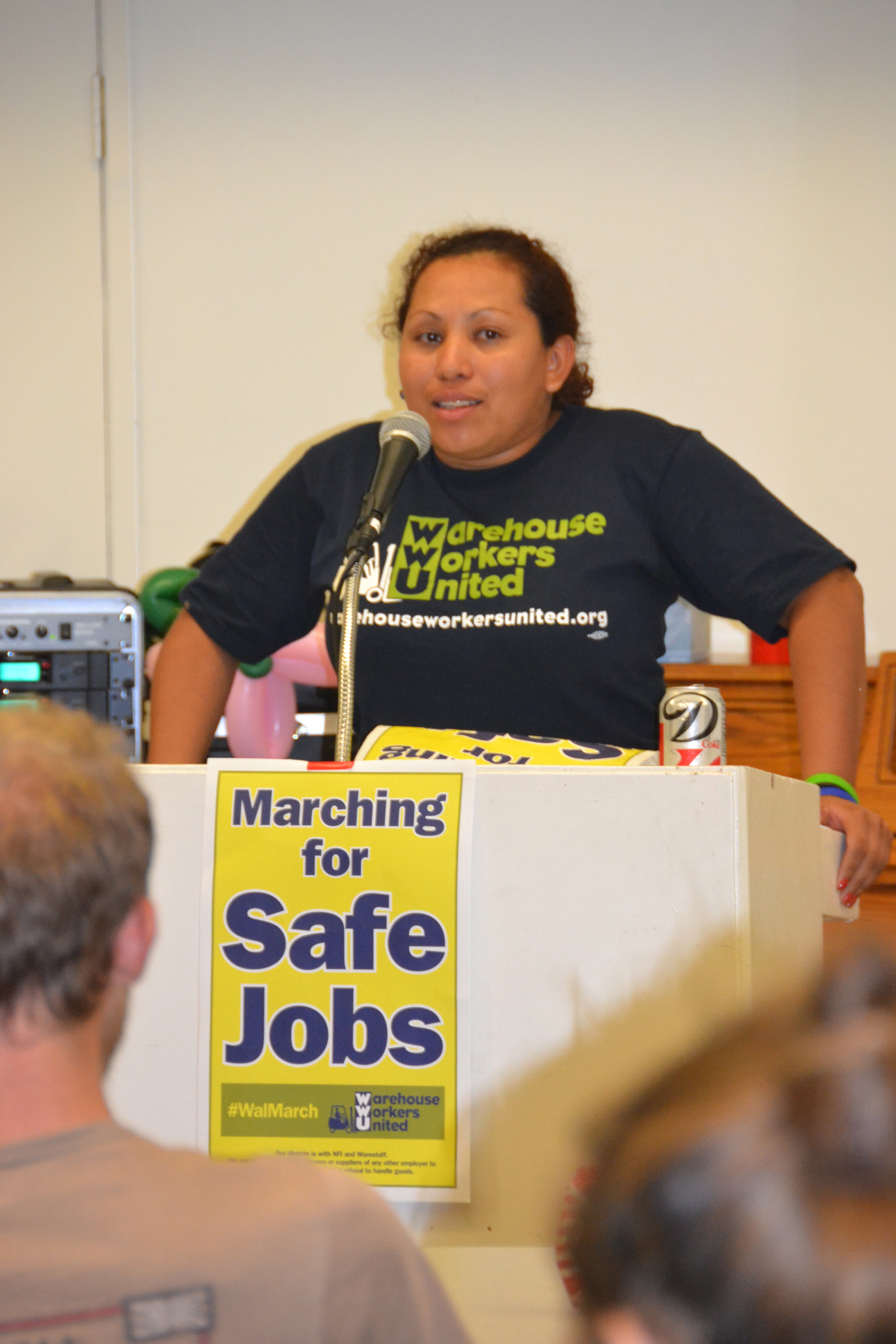 warehouse-workers-deliver-20-000-signatures-to-bay-area-walmart-board